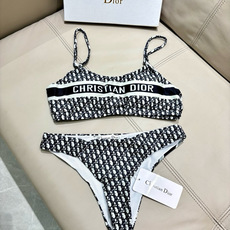 迪奥专柜新款三件套 比基尼加裙子 😍🥰适合多种场景的游泳衣🏊♀️海边 游泳池 温泉 水上乐园 漂流都可 迪奥专柜新款三件套 比基尼加裙子 😍🥰适合多种场景的游泳衣🏊♀️海边 游泳池 温泉 水上乐园 漂流都可