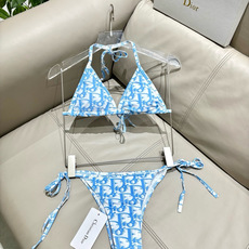 迪奥分体😍🥰适合多种场景的游泳衣🏊♀️海边 游泳池 温泉 水上乐园 漂流都可以😌内搭也完全可以 连体设 迪奥分体😍🥰适合多种场景的游泳衣🏊♀️海边 游泳池 温泉 水上乐园 漂流都可以😌内搭也完全可以 连体设