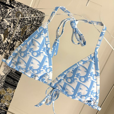 迪奥分体😍🥰适合多种场景的游泳衣🏊♀️海边 游泳池 温泉 水上乐园 漂流都可以😌内搭也完全可以 连体设 迪奥分体😍🥰适合多种场景的游泳衣🏊♀️海边 游泳池 温泉 水上乐园 漂流都可以😌内搭也完全可以 连体设