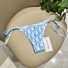 迪奥分体😍🥰适合多种场景的游泳衣🏊♀️海边 游泳池 温泉 水上乐园 漂流都可以😌内搭也完全可以 连体设 迪奥分体😍🥰适合多种场景的游泳衣🏊♀️海边 游泳池 温泉 水上乐园 漂流都可以😌内搭也完全可以 连体设