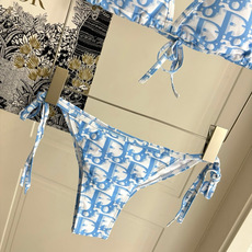 迪奥分体😍🥰适合多种场景的游泳衣🏊♀️海边 游泳池 温泉 水上乐园 漂流都可以😌内搭也完全可以 连体设 迪奥分体😍🥰适合多种场景的游泳衣🏊♀️海边 游泳池 温泉 水上乐园 漂流都可以😌内搭也完全可以 连体设