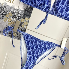 迪奥分体😍🥰适合多种场景的游泳衣🏊♀️海边 游泳池 温泉 水上乐园 漂流都可以😌内搭也完全可以 连体设 迪奥分体😍🥰适合多种场景的游泳衣🏊♀️海边 游泳池 温泉 水上乐园 漂流都可以😌内搭也完全可以 连体设