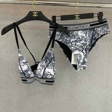 迪奥分体😍🥰适合多种场景的游泳衣🏊♀️海边 游泳池 温泉 水上乐园 漂流都可以😌内搭也完全可以 连体设 迪奥分体😍🥰适合多种场景的游泳衣🏊♀️海边 游泳池 温泉 水上乐园 漂流都可以😌内搭也完全可以 连体设