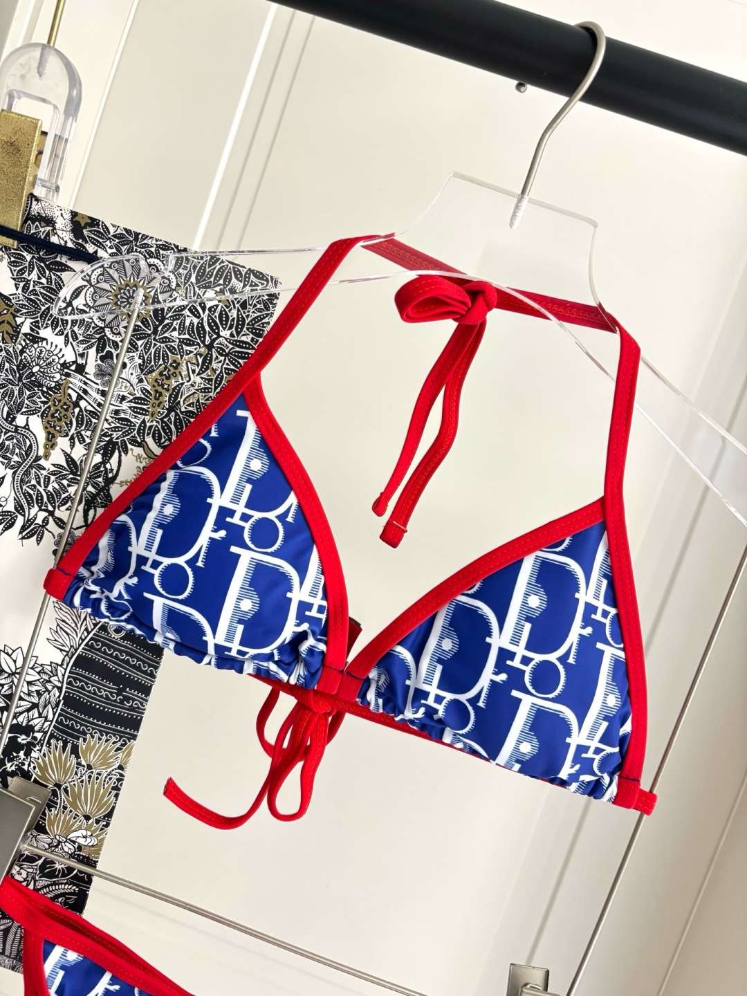 迪奥分体😍🥰适合多种场景的游泳衣🏊♀️海边 游泳池 温泉 水上乐园 漂流都可以😌内搭也完全可以 连体设 迪奥分体😍🥰适合多种场景的游泳衣🏊♀️海边 游泳池 温泉 水上乐园 漂流都可以😌内搭也完全可以 连体设