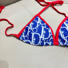 迪奥分体😍🥰适合多种场景的游泳衣🏊♀️海边 游泳池 温泉 水上乐园 漂流都可以😌内搭也完全可以 连体设 迪奥分体😍🥰适合多种场景的游泳衣🏊♀️海边 游泳池 温泉 水上乐园 漂流都可以😌内搭也完全可以 连体设