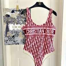 Dior新款连体泳衣适合多种场景的游泳衣🏊♀️海边 游泳池 温泉 水上乐园 漂流都可以😌内搭也完全可以 Dior新款连体泳衣适合多种场景的游泳衣🏊♀️海边 游泳池 温泉 水上乐园 漂流都可以😌内搭也完全可以