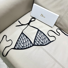 迪奥分体😍🥰适合多种场景的游泳衣🏊♀️海边 游泳池 温泉 水上乐园 漂流都可以😌内搭也完全可以 连体设 迪奥分体😍🥰适合多种场景的游泳衣🏊♀️海边 游泳池 温泉 水上乐园 漂流都可以😌内搭也完全可以 连体设