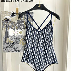迪奥连体😍🥰适合多种场景的游泳衣🏊♀️海边 游泳池 温泉 水上乐园 漂流都可以😌内搭也完全可以 连体设 迪奥连体😍🥰适合多种场景的游泳衣🏊♀️海边 游泳池 温泉 水上乐园 漂流都可以😌内搭也完全可以 连体设