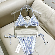 Dior新款比基尼泳衣➕纱巾2件套 😍🥰适合多种场景的游泳衣🏊♀️海边 游泳池 温泉 水上乐园 漂流都 Dior新款比基尼泳衣➕纱巾2件套 😍🥰适合多种场景的游泳衣🏊♀️海边 游泳池 温泉 水上乐园 漂流都
