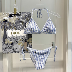 Dior新款比基尼泳衣➕纱巾2件套 😍🥰适合多种场景的游泳衣🏊♀️海边 游泳池 温泉 水上乐园 漂流都 Dior新款比基尼泳衣➕纱巾2件套 😍🥰适合多种场景的游泳衣🏊♀️海边 游泳池 温泉 水上乐园 漂流都