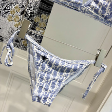 Dior新款比基尼泳衣➕纱巾2件套 😍🥰适合多种场景的游泳衣🏊♀️海边 游泳池 温泉 水上乐园 漂流都 Dior新款比基尼泳衣➕纱巾2件套 😍🥰适合多种场景的游泳衣🏊♀️海边 游泳池 温泉 水上乐园 漂流都