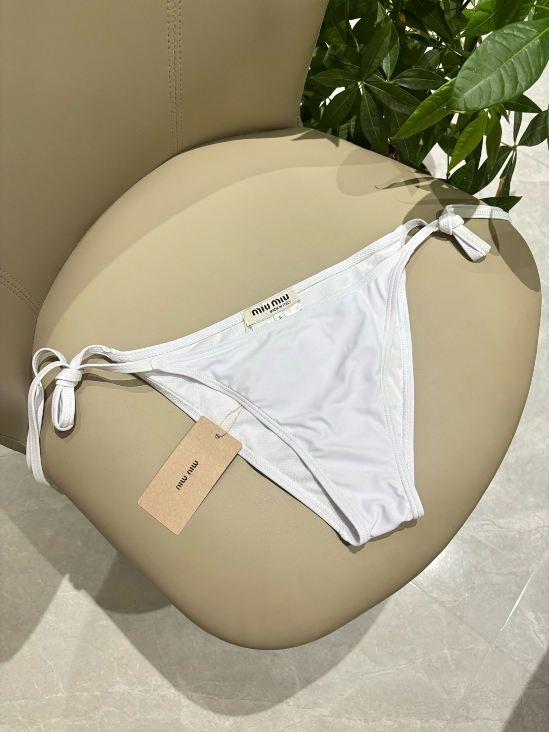 miumiu新款比基尼泳衣👙❤️😍🥰适合多种场景的游泳衣🏊♀️海边 游泳池 温泉 水上乐园 漂流都可以 miumiu新款比基尼泳衣👙❤️😍🥰适合多种场景的游泳衣🏊♀️海边 游泳池 温泉 水上乐园 漂流都可以