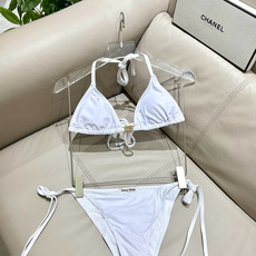 miumiu新款比基尼泳衣👙❤️😍🥰适合多种场景的游泳衣🏊♀️海边 游泳池 温泉 水上乐园 漂流都可以 miumiu新款比基尼泳衣👙❤️😍🥰适合多种场景的游泳衣🏊♀️海边 游泳池 温泉 水上乐园 漂流都可以