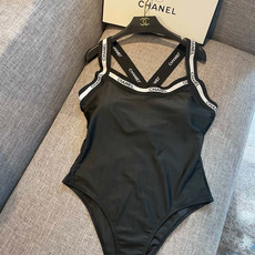 Chanel连体泳衣 😍🥰适合多种场景的游泳衣🏊♀️海边 游泳池 温泉 水上乐园 漂流都可以😌内搭也 Chanel连体泳衣 😍🥰适合多种场景的游泳衣🏊♀️海边 游泳池 温泉 水上乐园 漂流都可以😌内搭也