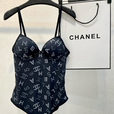 Chanel连体泳衣 😍🥰适合多种场景的游泳衣🏊♀️海边 游泳池 温泉 水上乐园 漂流都可以😌内搭也 Chanel连体泳衣 😍🥰适合多种场景的游泳衣🏊♀️海边 游泳池 温泉 水上乐园 漂流都可以😌内搭也