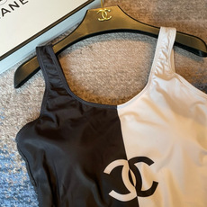 Chanel连体泳衣 😍🥰适合多种场景的游泳衣🏊♀️海边 游泳池 温泉 水上乐园 漂流都可以😌内搭也 Chanel连体泳衣 😍🥰适合多种场景的游泳衣🏊♀️海边 游泳池 温泉 水上乐园 漂流都可以😌内搭也