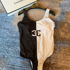 Chanel连体泳衣 😍🥰适合多种场景的游泳衣🏊♀️海边 游泳池 温泉 水上乐园 漂流都可以😌内搭也 Chanel连体泳衣 😍🥰适合多种场景的游泳衣🏊♀️海边 游泳池 温泉 水上乐园 漂流都可以😌内搭也