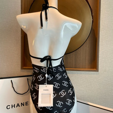 Chanel连体泳衣 😍🥰适合多种场景的游泳衣🏊♀️海边 游泳池 温泉 水上乐园 漂流都可以😌内搭也 Chanel连体泳衣 😍🥰适合多种场景的游泳衣🏊♀️海边 游泳池 温泉 水上乐园 漂流都可以😌内搭也