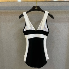 Chanel连体泳衣 😍🥰适合多种场景的游泳衣🏊♀️海边 游泳池 温泉 水上乐园 漂流都可以😌内搭也 Chanel连体泳衣 😍🥰适合多种场景的游泳衣🏊♀️海边 游泳池 温泉 水上乐园 漂流都可以😌内搭也