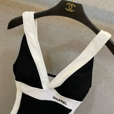 Chanel连体泳衣 😍🥰适合多种场景的游泳衣🏊♀️海边 游泳池 温泉 水上乐园 漂流都可以😌内搭也 Chanel连体泳衣 😍🥰适合多种场景的游泳衣🏊♀️海边 游泳池 温泉 水上乐园 漂流都可以😌内搭也