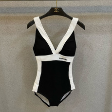 Chanel连体泳衣 😍🥰适合多种场景的游泳衣🏊♀️海边 游泳池 温泉 水上乐园 漂流都可以😌内搭也 Chanel连体泳衣 😍🥰适合多种场景的游泳衣🏊♀️海边 游泳池 温泉 水上乐园 漂流都可以😌内搭也