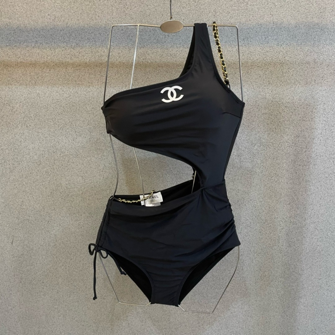 Chanel连体泳衣 😍🥰适合多种场景的游泳衣🏊♀️海边 游泳池 温泉 水上乐园 漂流都可以😌内搭也 Chanel连体泳衣 😍🥰适合多种场景的游泳衣🏊♀️海边 游泳池 温泉 水上乐园 漂流都可以😌内搭也