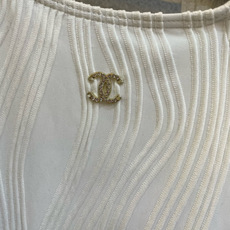 Chanel连体泳衣 😍🥰适合多种场景的游泳衣🏊♀️海边 游泳池 温泉 水上乐园 漂流都可以😌内搭也 Chanel连体泳衣 😍🥰适合多种场景的游泳衣🏊♀️海边 游泳池 温泉 水上乐园 漂流都可以😌内搭也