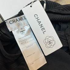 Chanel连体泳衣 😍🥰适合多种场景的游泳衣🏊♀️海边 游泳池 温泉 水上乐园 漂流都可以😌内搭也 Chanel连体泳衣 😍🥰适合多种场景的游泳衣🏊♀️海边 游泳池 温泉 水上乐园 漂流都可以😌内搭也