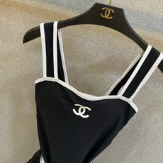 Chanel连体泳衣 😍🥰适合多种场景的游泳衣🏊♀️海边 游泳池 温泉 水上乐园 漂流都可以😌内搭也 Chanel连体泳衣 😍🥰适合多种场景的游泳衣🏊♀️海边 游泳池 温泉 水上乐园 漂流都可以😌内搭也