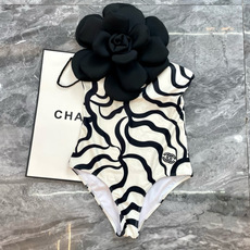 Chanel连体泳衣 😍🥰适合多种场景的游泳衣🏊♀️海边 游泳池 温泉 水上乐园 漂流都可以😌内搭也 Chanel连体泳衣 😍🥰适合多种场景的游泳衣🏊♀️海边 游泳池 温泉 水上乐园 漂流都可以😌内搭也