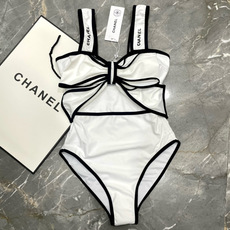 Chanel连体泳衣 😍🥰适合多种场景的游泳衣🏊♀️海边 游泳池 温泉 水上乐园 漂流都可以😌内搭也 Chanel连体泳衣 😍🥰适合多种场景的游泳衣🏊♀️海边 游泳池 温泉 水上乐园 漂流都可以😌内搭也