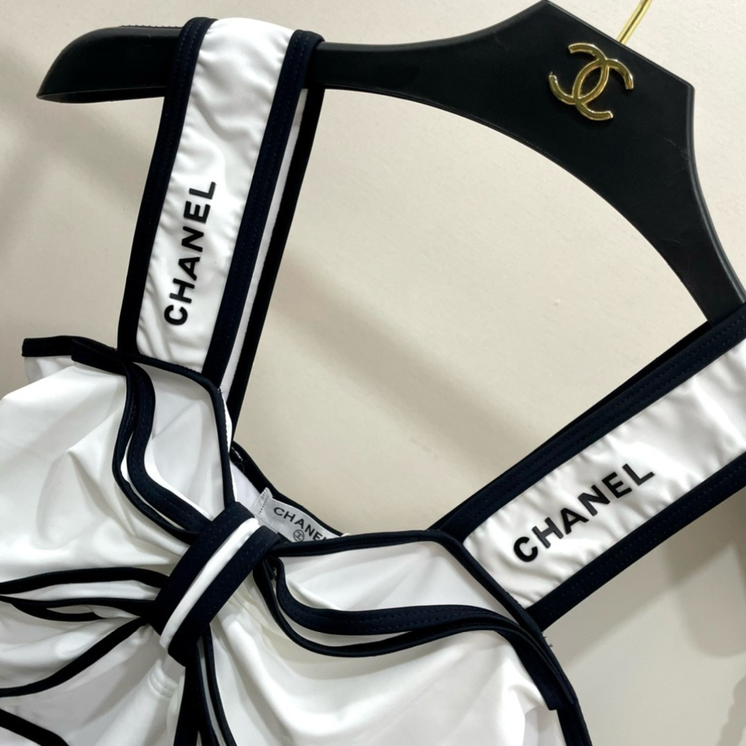 Chanel连体泳衣 😍🥰适合多种场景的游泳衣🏊♀️海边 游泳池 温泉 水上乐园 漂流都可以😌内搭也 Chanel连体泳衣 😍🥰适合多种场景的游泳衣🏊♀️海边 游泳池 温泉 水上乐园 漂流都可以😌内搭也
