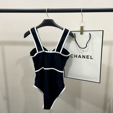 Chanel连体泳衣 😍🥰适合多种场景的游泳衣🏊♀️海边 游泳池 温泉 水上乐园 漂流都可以😌内搭也 Chanel连体泳衣 😍🥰适合多种场景的游泳衣🏊♀️海边 游泳池 温泉 水上乐园 漂流都可以😌内搭也