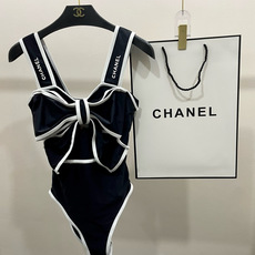 Chanel连体泳衣 😍🥰适合多种场景的游泳衣🏊♀️海边 游泳池 温泉 水上乐园 漂流都可以😌内搭也 Chanel连体泳衣 😍🥰适合多种场景的游泳衣🏊♀️海边 游泳池 温泉 水上乐园 漂流都可以😌内搭也