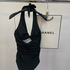 Chanel连体泳衣 😍🥰适合多种场景的游泳衣🏊♀️海边 游泳池 温泉 水上乐园 漂流都可以😌内搭也 Chanel连体泳衣 😍🥰适合多种场景的游泳衣🏊♀️海边 游泳池 温泉 水上乐园 漂流都可以😌内搭也
