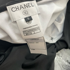 Chanel连体泳衣 😍🥰适合多种场景的游泳衣🏊♀️海边 游泳池 温泉 水上乐园 漂流都可以😌内搭也 Chanel连体泳衣 😍🥰适合多种场景的游泳衣🏊♀️海边 游泳池 温泉 水上乐园 漂流都可以😌内搭也