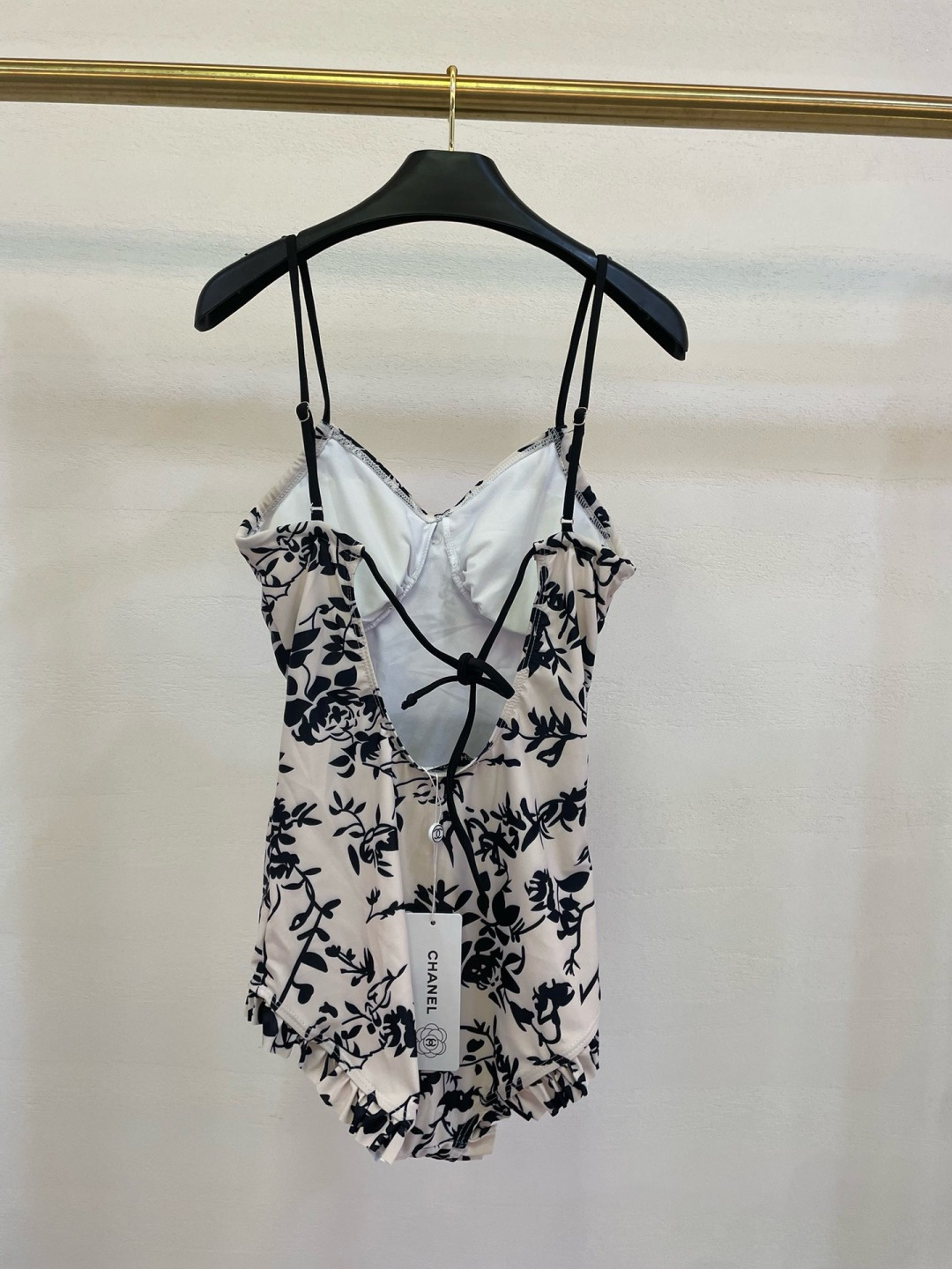 Chanel连体泳衣 😍🥰适合多种场景的游泳衣🏊♀️海边 游泳池 温泉 水上乐园 漂流都可以😌内搭也 Chanel连体泳衣 😍🥰适合多种场景的游泳衣🏊♀️海边 游泳池 温泉 水上乐园 漂流都可以😌内搭也