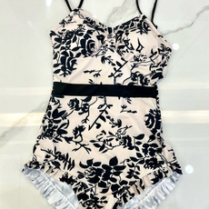 Chanel连体泳衣 😍🥰适合多种场景的游泳衣🏊♀️海边 游泳池 温泉 水上乐园 漂流都可以😌内搭也 Chanel连体泳衣 😍🥰适合多种场景的游泳衣🏊♀️海边 游泳池 温泉 水上乐园 漂流都可以😌内搭也