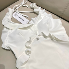 Chanel连体泳衣 😍🥰适合多种场景的游泳衣🏊♀️海边 游泳池 温泉 水上乐园 漂流都可以😌内搭也 Chanel连体泳衣 😍🥰适合多种场景的游泳衣🏊♀️海边 游泳池 温泉 水上乐园 漂流都可以😌内搭也