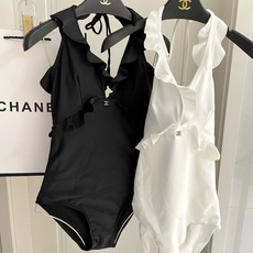 Chanel连体泳衣 😍🥰适合多种场景的游泳衣🏊♀️海边 游泳池 温泉 水上乐园 漂流都可以😌内搭也 Chanel连体泳衣 😍🥰适合多种场景的游泳衣🏊♀️海边 游泳池 温泉 水上乐园 漂流都可以😌内搭也