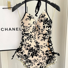 Chanel连体泳衣 😍🥰适合多种场景的游泳衣🏊♀️海边 游泳池 温泉 水上乐园 漂流都可以😌内搭也 Chanel连体泳衣 😍🥰适合多种场景的游泳衣🏊♀️海边 游泳池 温泉 水上乐园 漂流都可以😌内搭也