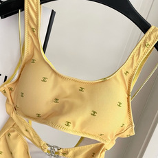 Chanel新款泳衣😍🥰适合多种场景的游泳衣🏊♀️海边 游泳池 温泉 水上乐园 漂流都可以😌内搭也完全 Chanel新款泳衣😍🥰适合多种场景的游泳衣🏊♀️海边 游泳池 温泉 水上乐园 漂流都可以😌内搭也完全