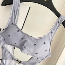 Chanel新款泳衣😍🥰适合多种场景的游泳衣🏊♀️海边 游泳池 温泉 水上乐园 漂流都可以😌内搭也完全 Chanel新款泳衣😍🥰适合多种场景的游泳衣🏊♀️海边 游泳池 温泉 水上乐园 漂流都可以😌内搭也完全