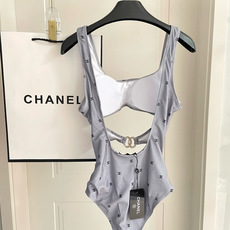 Chanel新款泳衣😍🥰适合多种场景的游泳衣🏊♀️海边 游泳池 温泉 水上乐园 漂流都可以😌内搭也完全 Chanel新款泳衣😍🥰适合多种场景的游泳衣🏊♀️海边 游泳池 温泉 水上乐园 漂流都可以😌内搭也完全