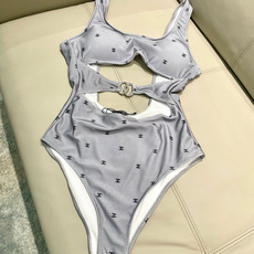 Chanel新款泳衣😍🥰适合多种场景的游泳衣🏊♀️海边 游泳池 温泉 水上乐园 漂流都可以😌内搭也完全 Chanel新款泳衣😍🥰适合多种场景的游泳衣🏊♀️海边 游泳池 温泉 水上乐园 漂流都可以😌内搭也完全