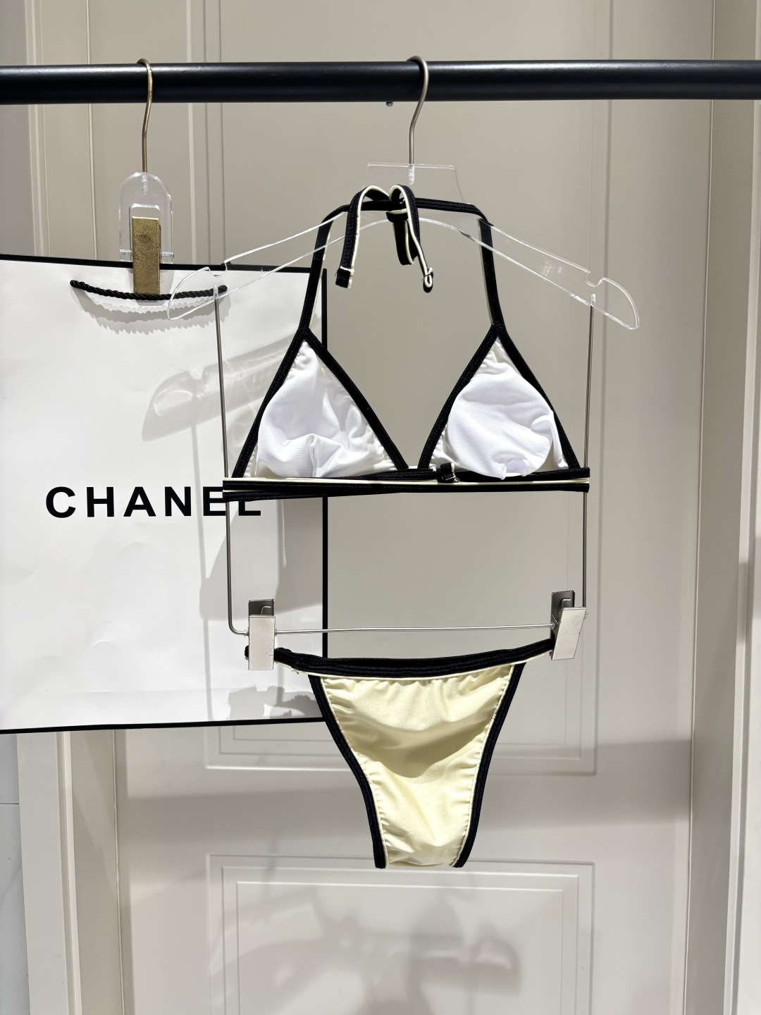 Chanel新款比基尼泳衣😍🥰适合多种场景的游泳衣🏊♀️海边 游泳池 温泉 水上乐园 漂流都可以😌内搭 Chanel新款比基尼泳衣😍🥰适合多种场景的游泳衣🏊♀️海边 游泳池 温泉 水上乐园 漂流都可以😌内搭