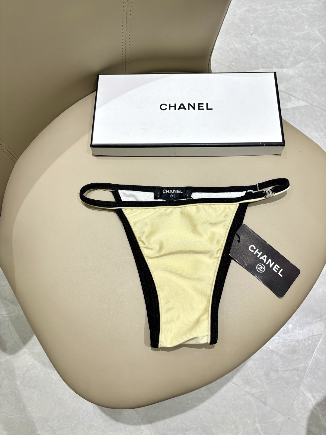 Chanel新款比基尼泳衣😍🥰适合多种场景的游泳衣🏊♀️海边 游泳池 温泉 水上乐园 漂流都可以😌内搭 Chanel新款比基尼泳衣😍🥰适合多种场景的游泳衣🏊♀️海边 游泳池 温泉 水上乐园 漂流都可以😌内搭
