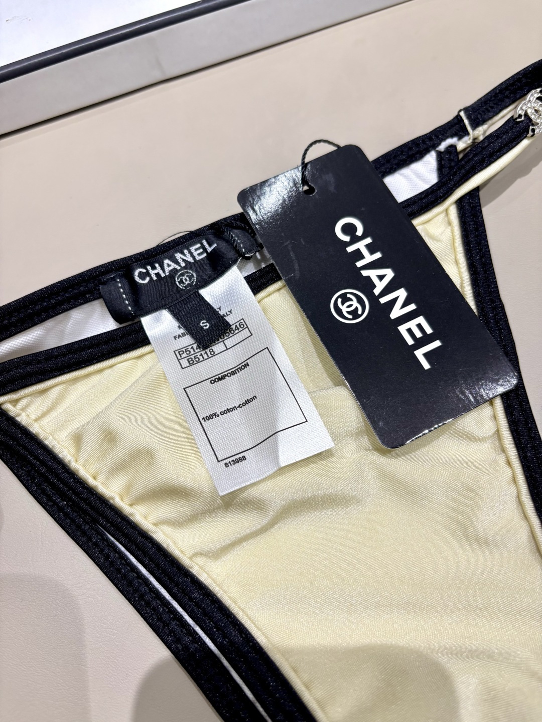 Chanel新款比基尼泳衣😍🥰适合多种场景的游泳衣🏊♀️海边 游泳池 温泉 水上乐园 漂流都可以😌内搭 Chanel新款比基尼泳衣😍🥰适合多种场景的游泳衣🏊♀️海边 游泳池 温泉 水上乐园 漂流都可以😌内搭
