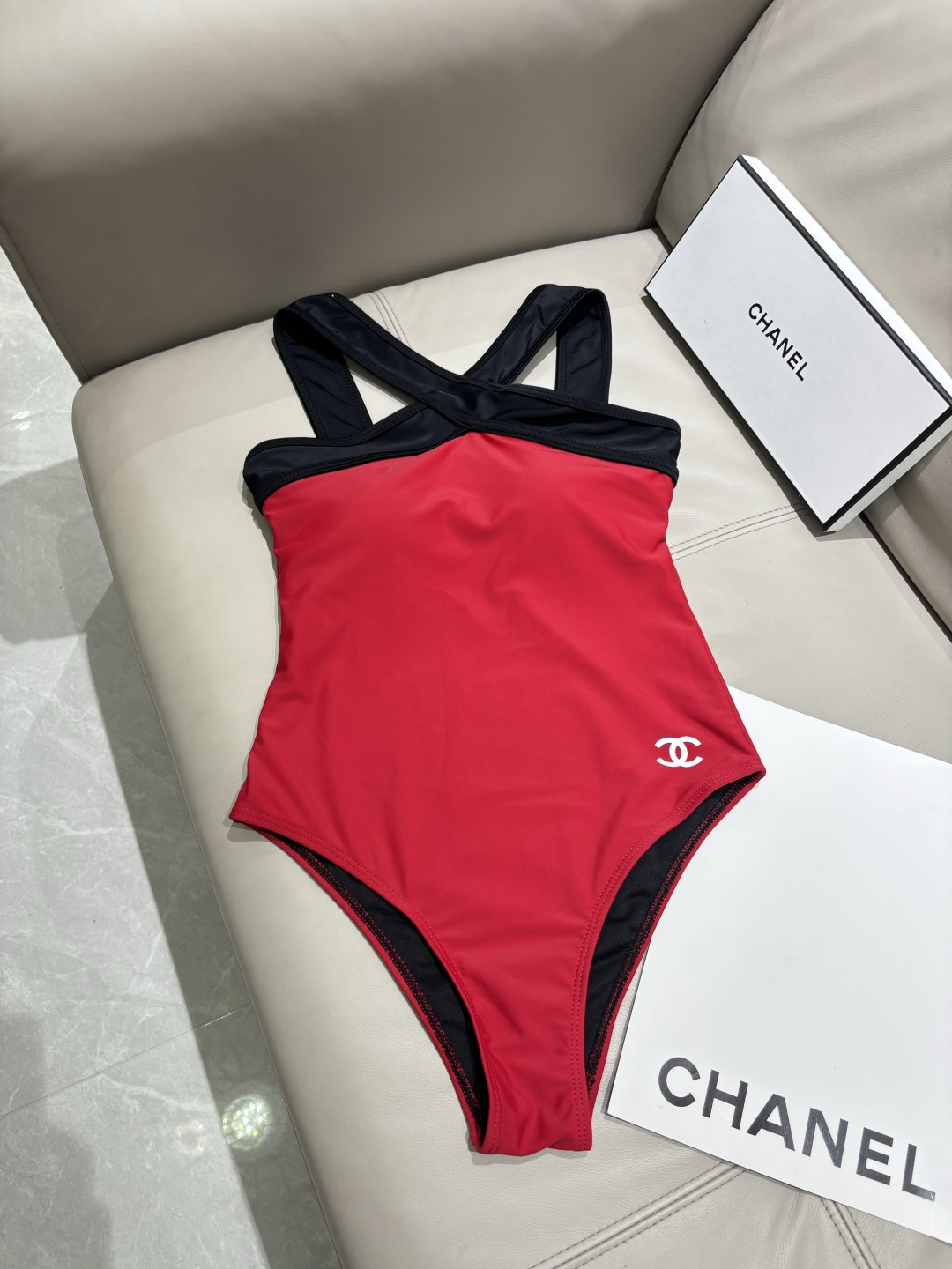 Chanel新款泳衣😍🥰适合多种场景的游泳衣🏊♀️海边 游泳池 温泉 水上乐园 漂流都可以😌内搭也完全 Chanel新款泳衣😍🥰适合多种场景的游泳衣🏊♀️海边 游泳池 温泉 水上乐园 漂流都可以😌内搭也完全