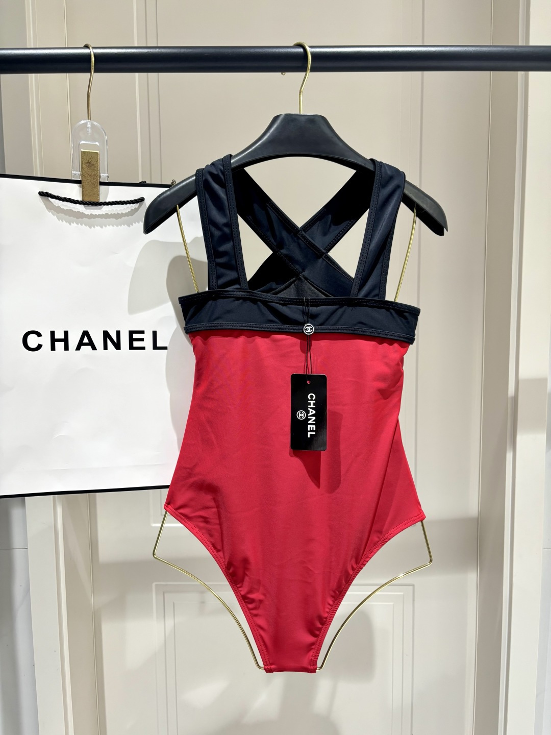 Chanel新款泳衣😍🥰适合多种场景的游泳衣🏊♀️海边 游泳池 温泉 水上乐园 漂流都可以😌内搭也完全 Chanel新款泳衣😍🥰适合多种场景的游泳衣🏊♀️海边 游泳池 温泉 水上乐园 漂流都可以😌内搭也完全